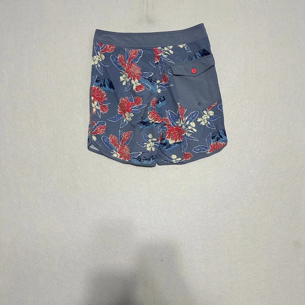 Patagonia Mens 30 Blue Floral Board Shorts Swim Trunks‎ Scalloped Hem 7 Inseam